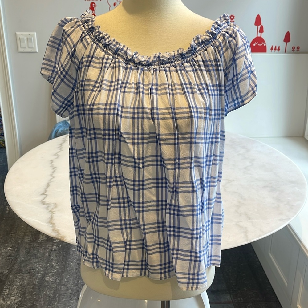 NWOT GENERATION LOVE ELASTICIZED NECKLINE/ off shoulder top. M
